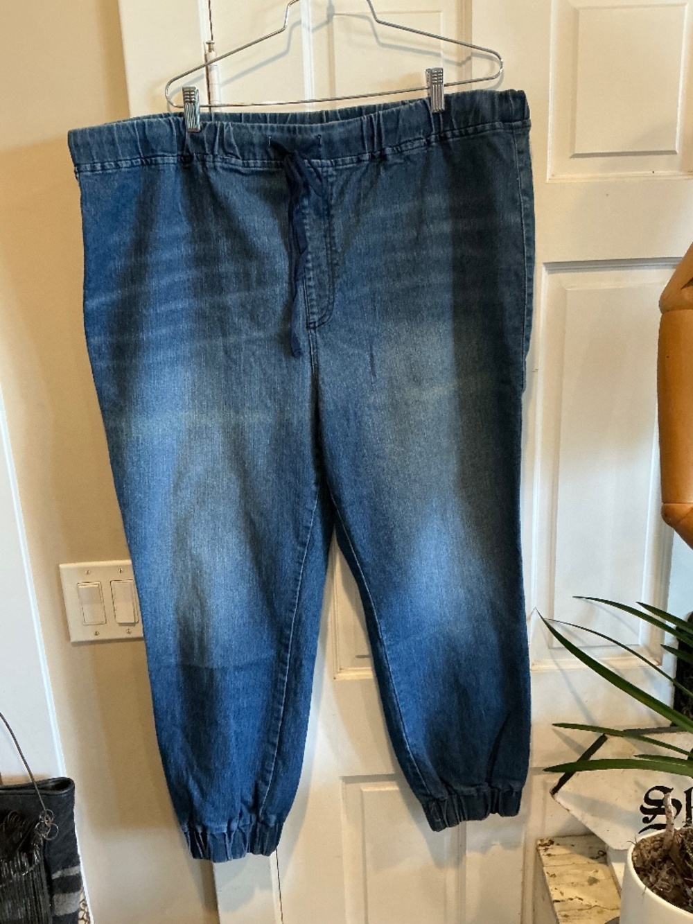 Tinseltown jeans with cuffed elastic bottoms